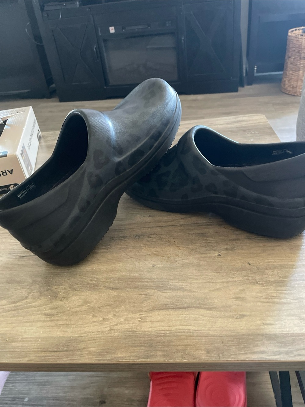 Crocs Neria Pro 11 Black gray cheetah print medical healthcare clogs women’s 9 - Picture 7 of 10